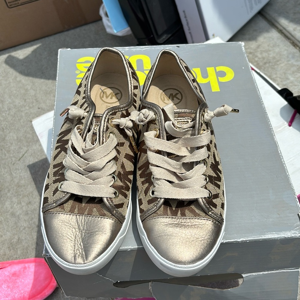 Gold Michael Kors converse